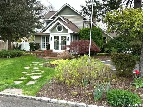 924 Maple St, Bohemia, NY 11716