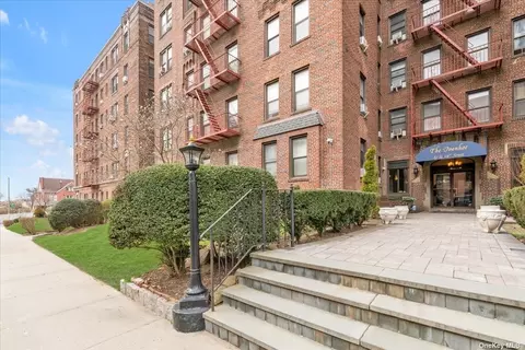 83-84 116th St #2C, Kew Gardens, NY 11418