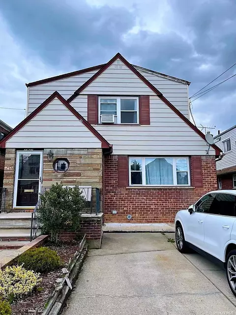 39-35 213th St, Flushing, NY 11361