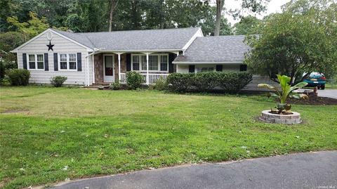 22 Fairway Dr, Middle Island, NY 11953