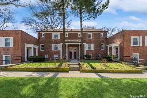 144-34 Village Rd #68D, Briarwood, NY 11435