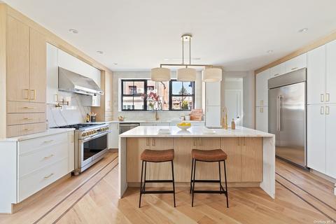 69-33 Groton St, Forest Hills, NY 11375