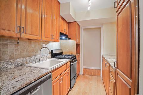 151-25 88th St #6B, Howard Beach, NY 11414