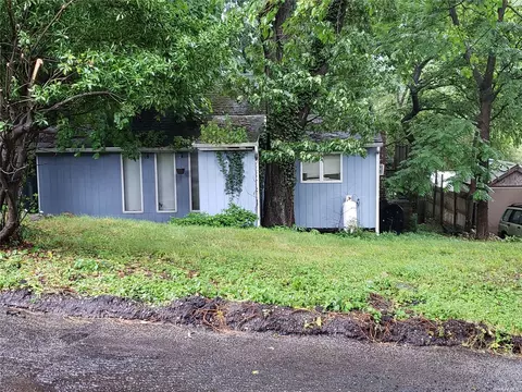 5 Brookhaven Dr, Sound Beach, NY 11789