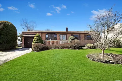 174 Helene St, Islip Terrace, NY 11752