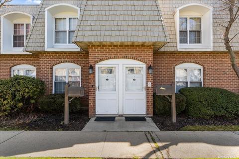 175 Main Ave #128, Wheatley Heights, NY 11798