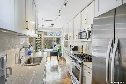 166-25 Powells Cove Blvd #2G, Beechhurst, NY 11357