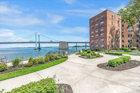 162-01 Powells Cove Blvd #5L, Beechhurst, NY 11357