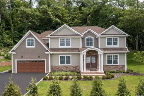 7 Mimosa Dr, East Hills, NY 11576