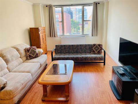41-40 Union St #3E, Flushing, NY 11355