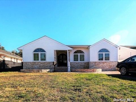 39 Laurel Ct, Plainview, NY 11803