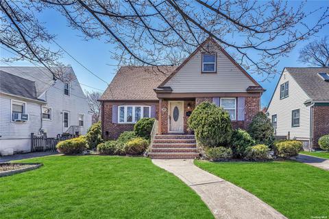 10 Babylon Rd, Merrick, NY 11566