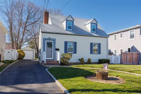 75 Carman Ave, East Rockaway, NY 11518