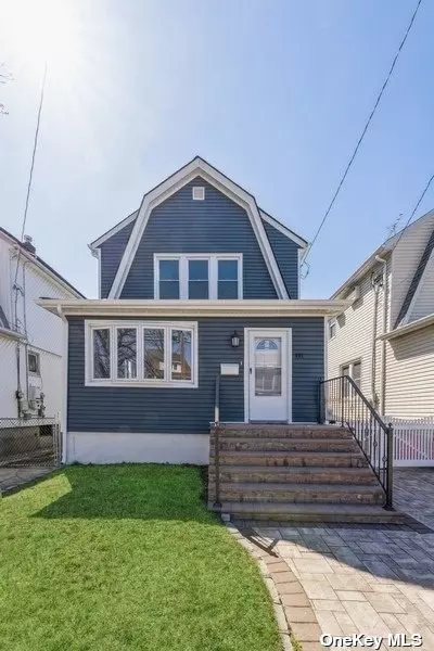 661 Gabriel Ave, Franklin Square, NY 11010