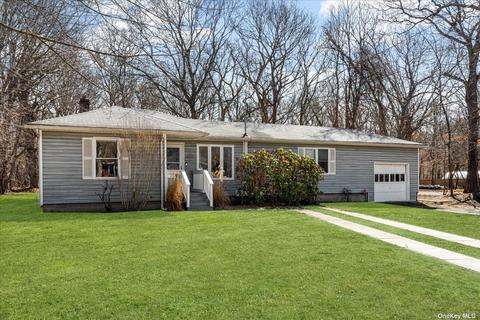 49 Biltmore Dr, Mastic Beach, NY 11951
