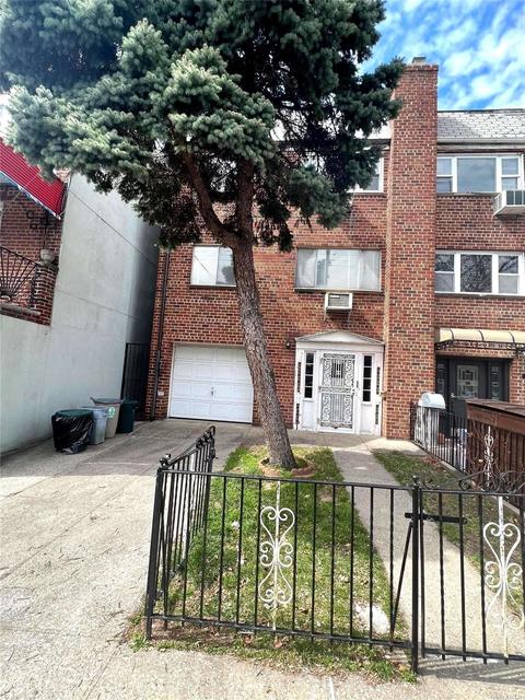 25-56 48th St, Astoria, NY 11103