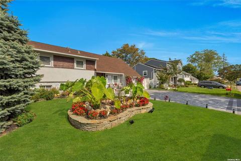 1017 N Ontario Ave, Lindenhurst, NY 11757