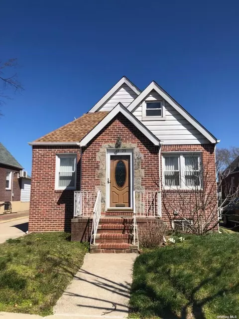48-23 193rd St, Fresh Meadows, NY 11365