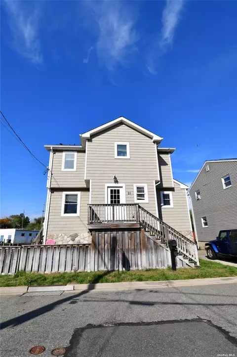 635 Parsonage Pl, Baldwin Harbor, NY 11510