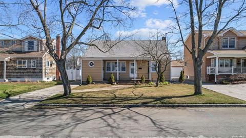 790 S Broadway, Lindenhurst, NY 11757 photo 1