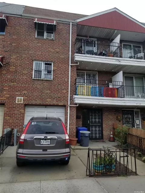 47-10 111 St, Corona, NY 11368