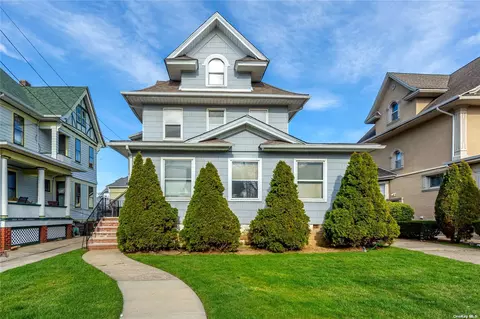 86-17 105th St, Richmond Hill, NY 11418
