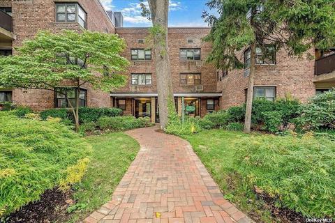 75 Knightsbridge Rd #3J, Great Neck, NY 11021