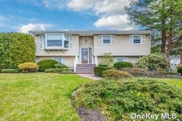31 Perry Ave, Bayville, NY 11709
