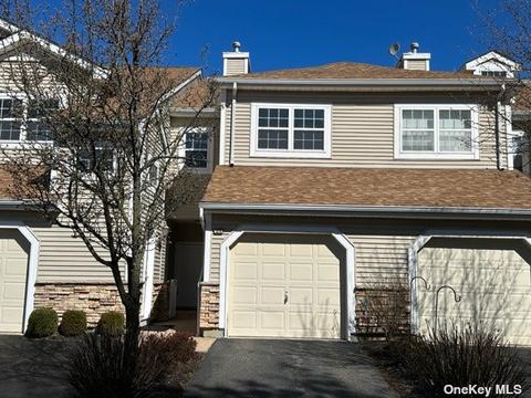 172 Carriage Ln #124, Plainview, NY 11803