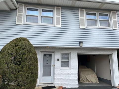 522 Hungry Harbor Rd, Valley Stream, NY 11581