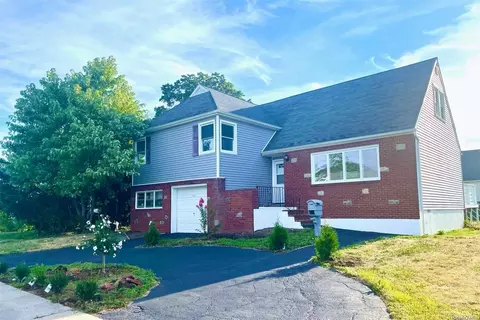189 Branch Ave, Freeport, NY 11520