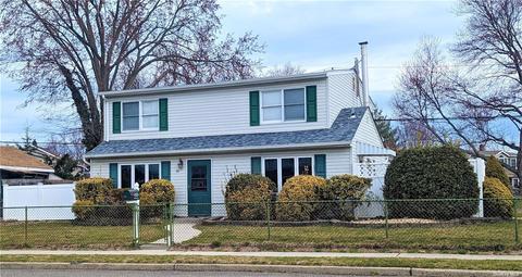 111 Haven Ln, Levittown, NY 11756