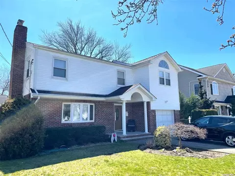 12 Ashland Ave, New Hyde Park, NY 11040