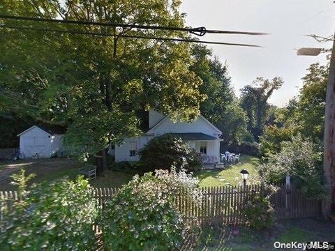 98 S Ferry Rd, Shelter Island, NY 11964