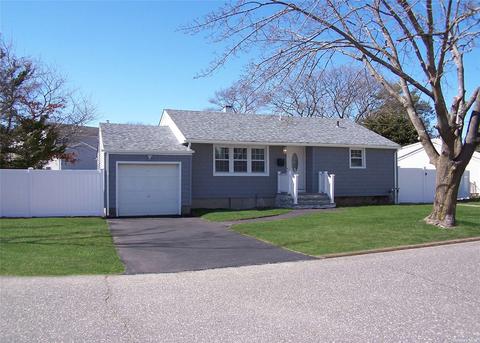 132 Foster Rd, Ronkonkoma, NY 11779