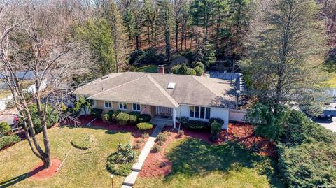 48 Oakside Rd, Smithtown, NY 11787