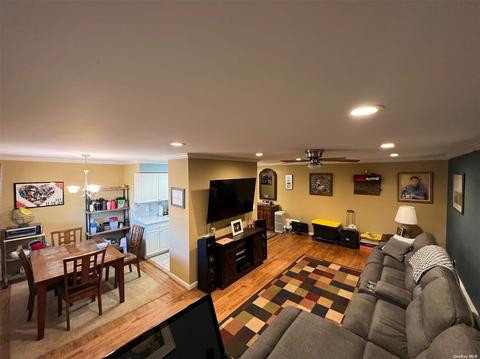 1 Toms Point Ln #4B, Port Washington, NY 11050