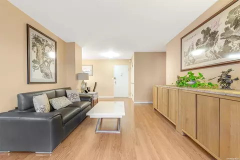 43-10 Kissena Blvd #14B, Flushing, NY 11355