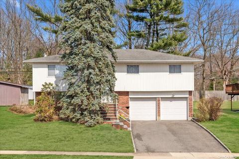 69 Beaumont Dr, Plainview, NY 11803
