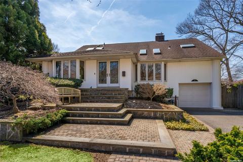 11 Oakwood St, Jericho, NY 11753