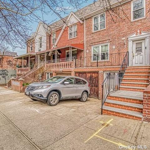 25-15 36th Ave, Astoria, NY 11106