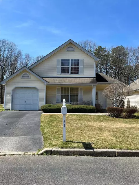 24 Saddlebrook Ct, Middle Island, NY 11953