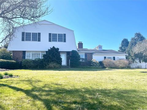 175 Palmer Cir, Sayville, NY 11782