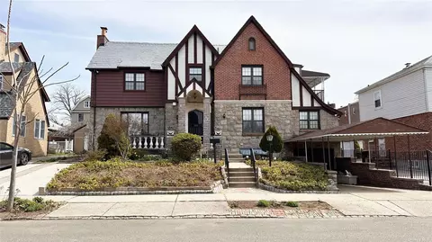 30-29 150th Pl, Flushing, NY 11354