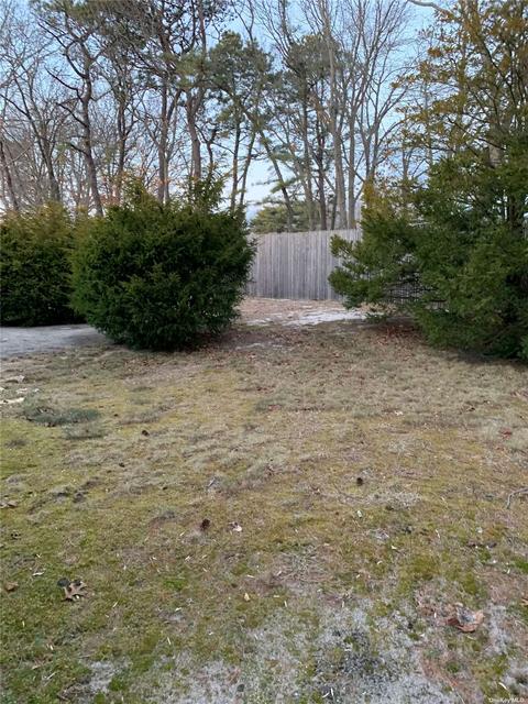 3 Groton Ln, Coram, NY 11727