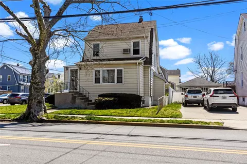 146 Roosevelt Ave, Valley Stream, NY 11581