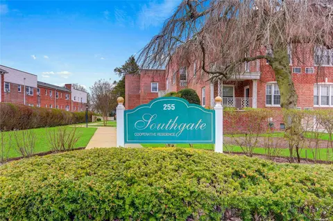 255 Central #B204, Lawrence, NY 11559