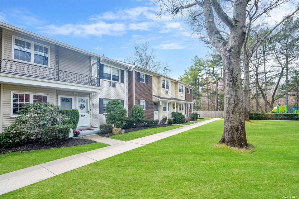 2806 Wilshire Ln 2806, Oakdale, NY 11769 1 photo Movoto