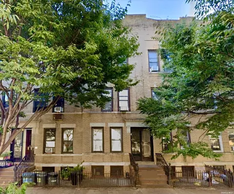 17-35 Stephen St, Ridgewood, NY 11385
