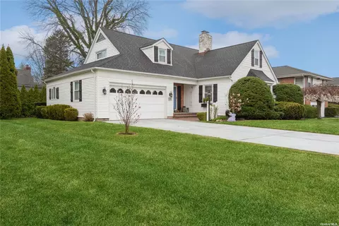 108 Jackson St, Garden City, NY 11530